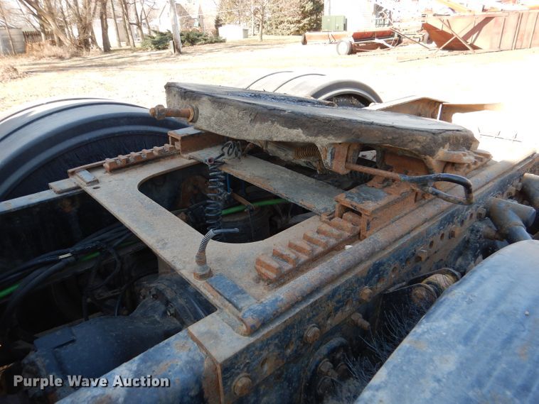 image for item DL2218 2007 Freightliner Columbia 120  semi truck