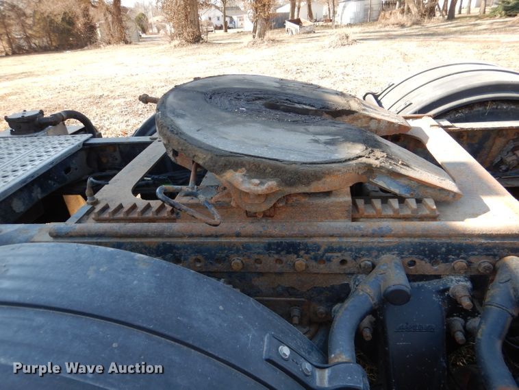 image for item DL2218 2007 Freightliner Columbia 120  semi truck