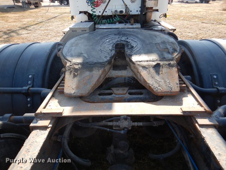 image for item DL2218 2007 Freightliner Columbia 120  semi truck