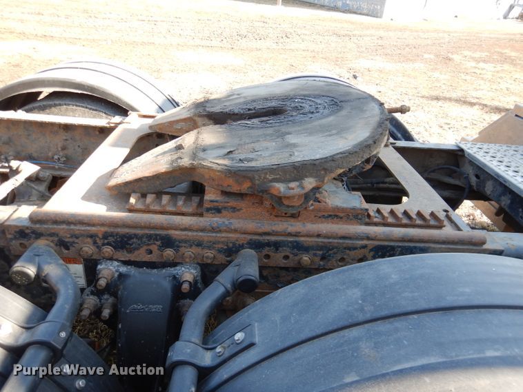 image for item DL2218 2007 Freightliner Columbia 120  semi truck