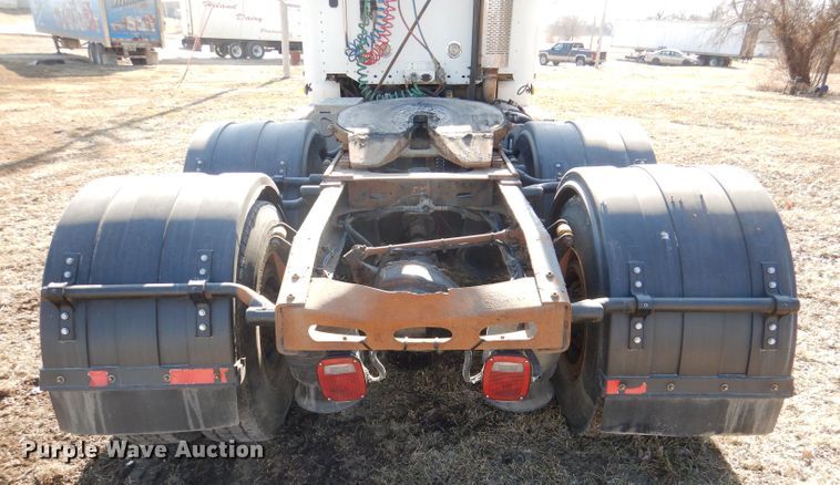 image for item DL2218 2007 Freightliner Columbia 120  semi truck