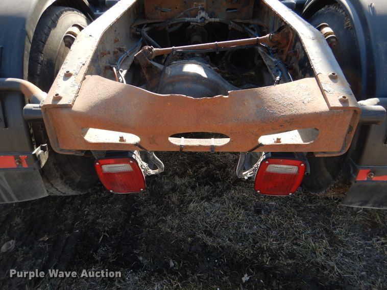 image for item DL2218 2007 Freightliner Columbia 120  semi truck