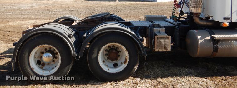 image for item DL2218 2007 Freightliner Columbia 120  semi truck