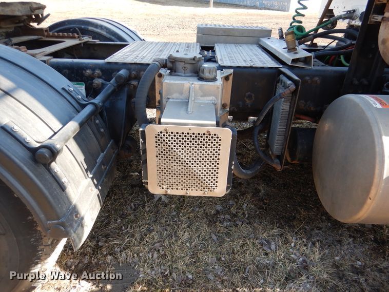 image for item DL2218 2007 Freightliner Columbia 120  semi truck