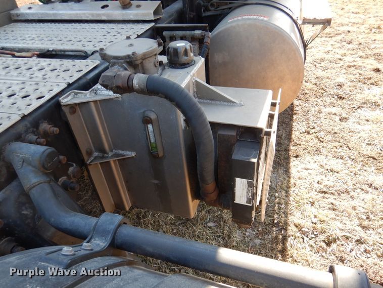 image for item DL2218 2007 Freightliner Columbia 120  semi truck