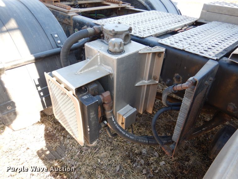 image for item DL2218 2007 Freightliner Columbia 120  semi truck