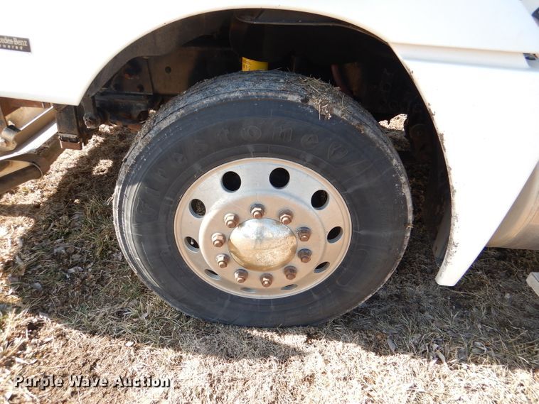 image for item DL2218 2007 Freightliner Columbia 120  semi truck