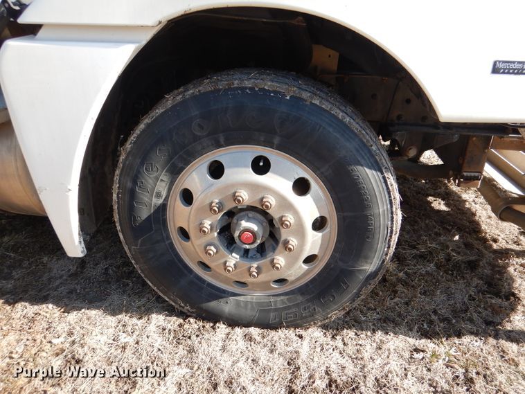 image for item DL2218 2007 Freightliner Columbia 120  semi truck