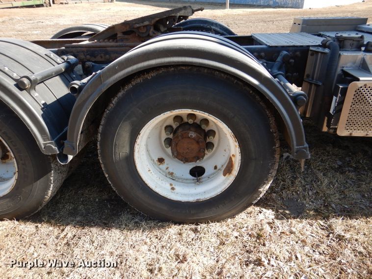 image for item DL2218 2007 Freightliner Columbia 120  semi truck