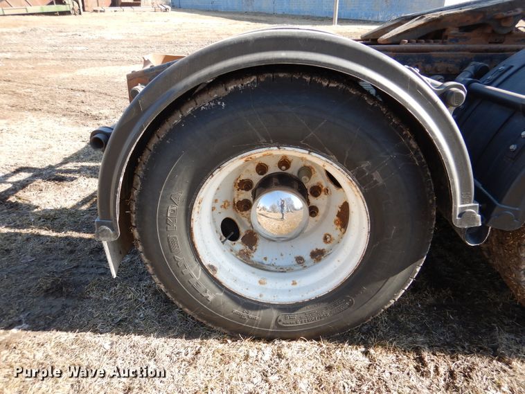 image for item DL2218 2007 Freightliner Columbia 120  semi truck