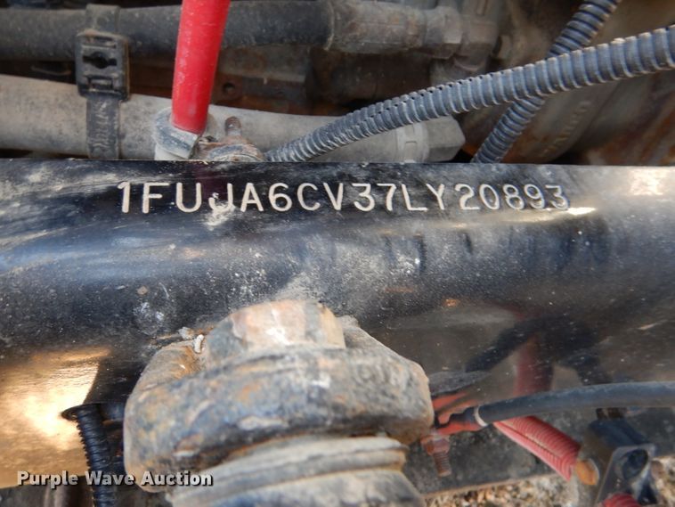 image for item DL2218 2007 Freightliner Columbia 120  semi truck