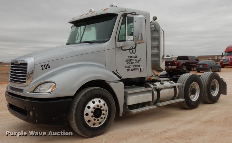 image for item DM2822 2009 Freightliner Columbia  semi truck