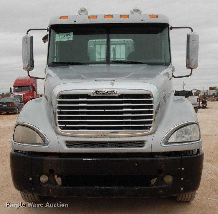 image for item DM2822 2009 Freightliner Columbia  semi truck