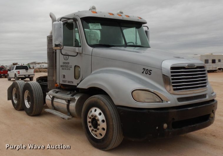 image for item DM2822 2009 Freightliner Columbia  semi truck