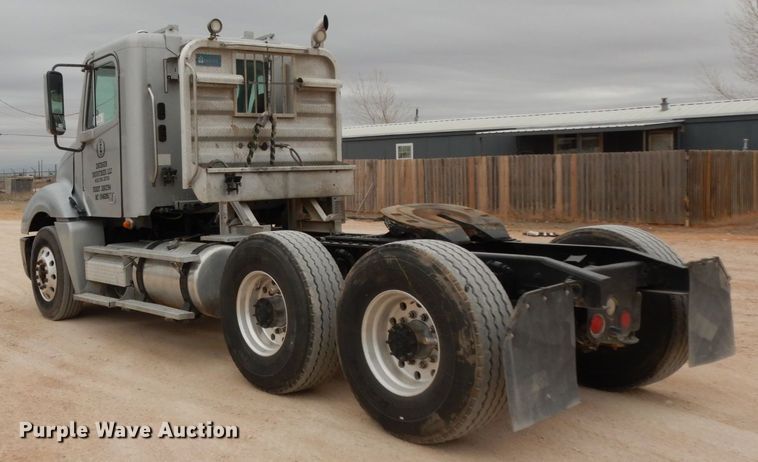 image for item DM2822 2009 Freightliner Columbia  semi truck