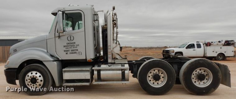 image for item DM2822 2009 Freightliner Columbia  semi truck