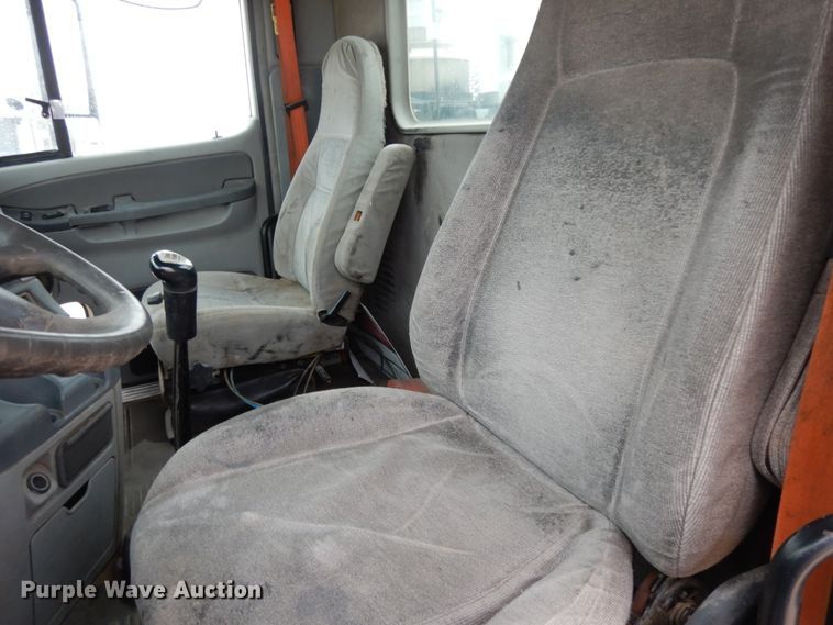 image for item DM2822 2009 Freightliner Columbia  semi truck