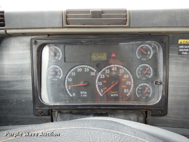 image for item DM2822 2009 Freightliner Columbia  semi truck