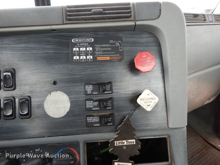 image for item DM2822 2009 Freightliner Columbia  semi truck