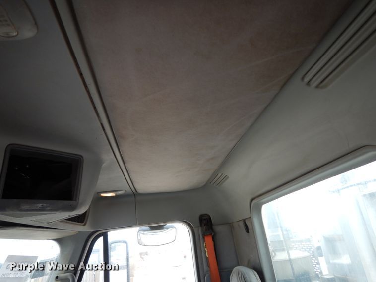 image for item DM2822 2009 Freightliner Columbia  semi truck