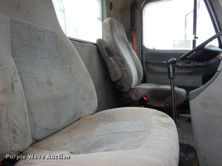 image for item DM2822 2009 Freightliner Columbia  semi truck