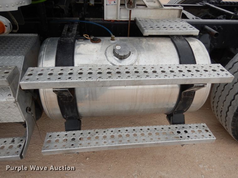 image for item DM2822 2009 Freightliner Columbia  semi truck