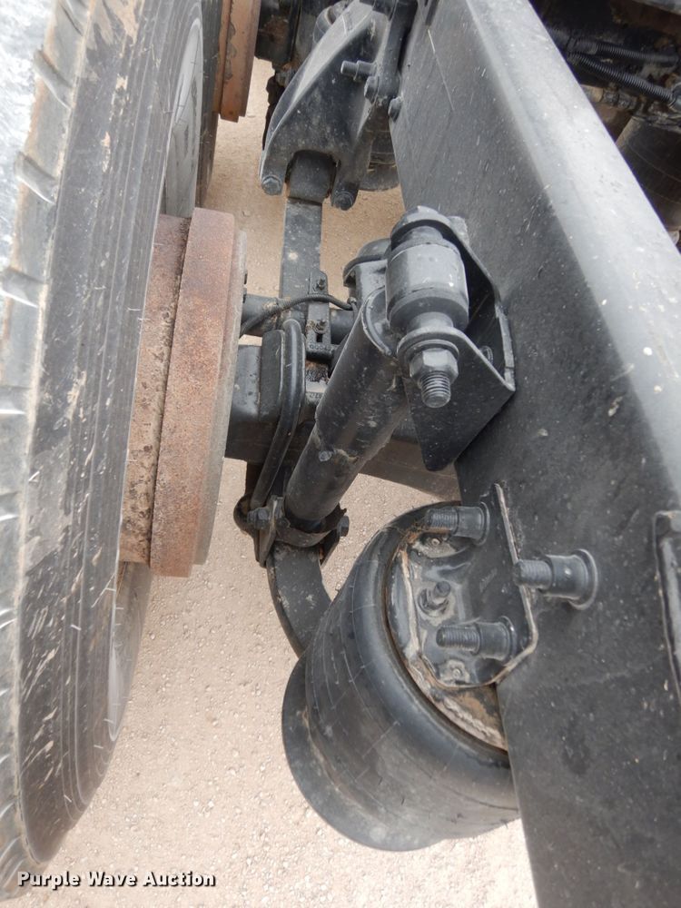 image for item DM2822 2009 Freightliner Columbia  semi truck