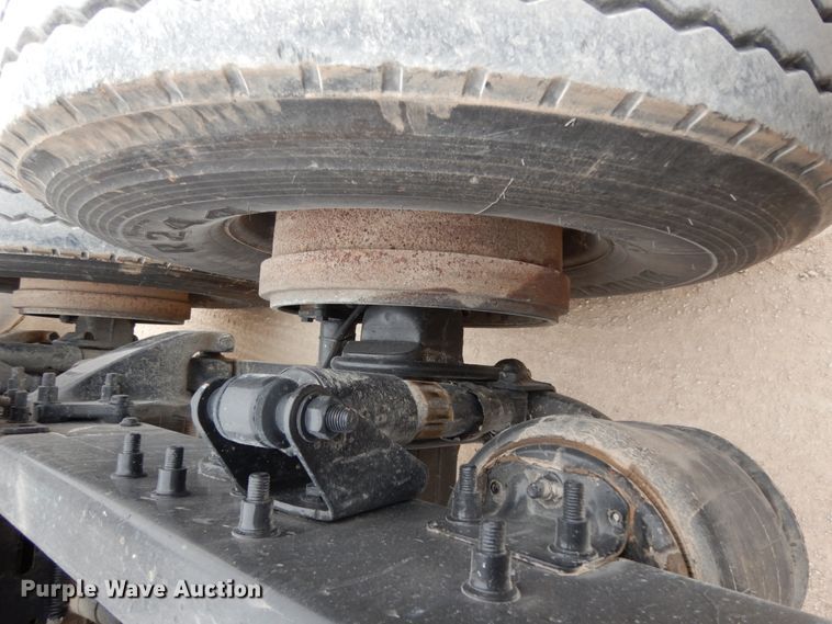 image for item DM2822 2009 Freightliner Columbia  semi truck