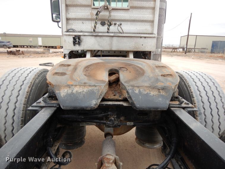 image for item DM2822 2009 Freightliner Columbia  semi truck