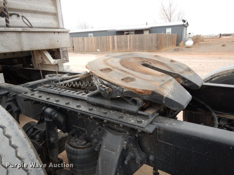 image for item DM2822 2009 Freightliner Columbia  semi truck