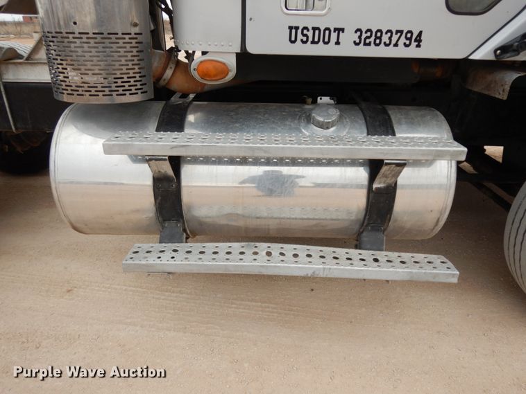 image for item DM2822 2009 Freightliner Columbia  semi truck