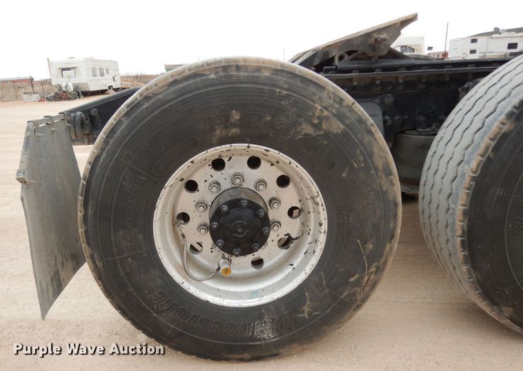 image for item DM2822 2009 Freightliner Columbia  semi truck