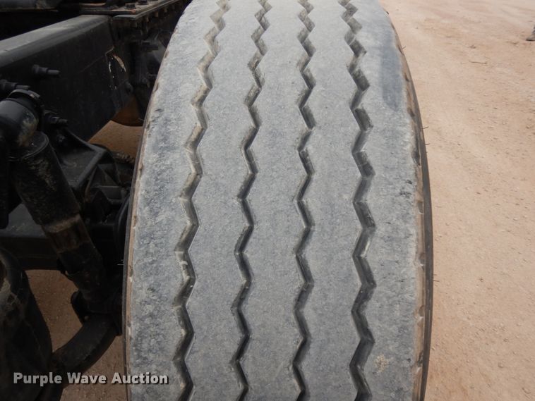 image for item DM2822 2009 Freightliner Columbia  semi truck