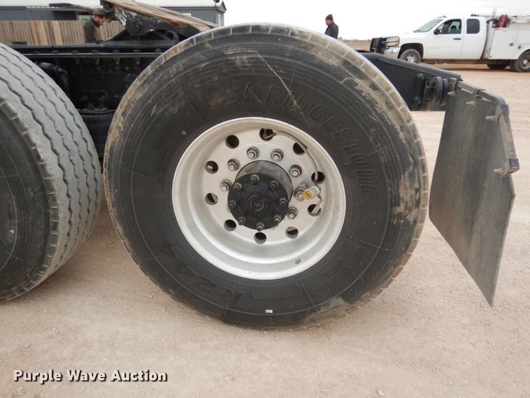 image for item DM2822 2009 Freightliner Columbia  semi truck