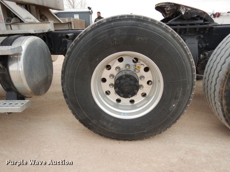 image for item DM2822 2009 Freightliner Columbia  semi truck