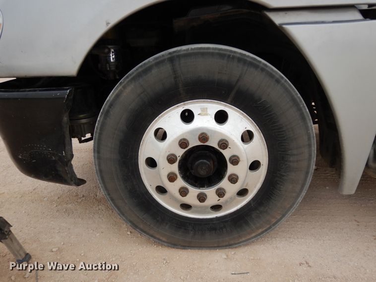 image for item DM2822 2009 Freightliner Columbia  semi truck