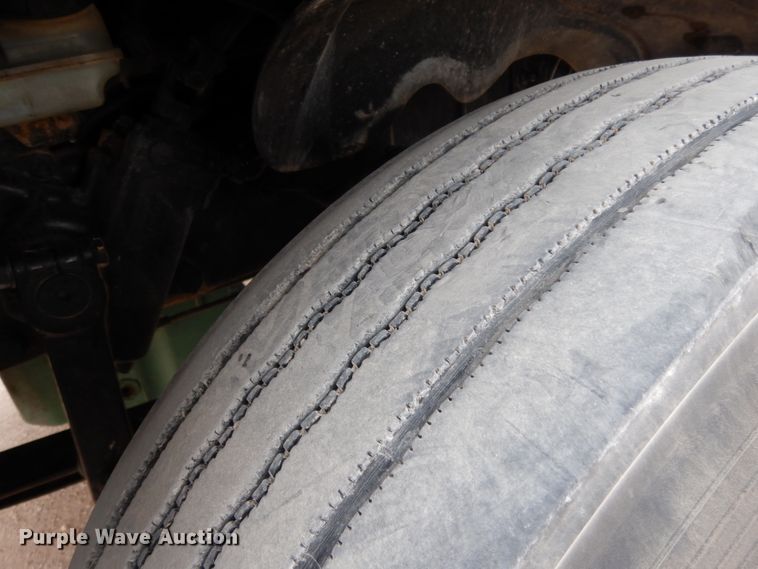 image for item DM2822 2009 Freightliner Columbia  semi truck