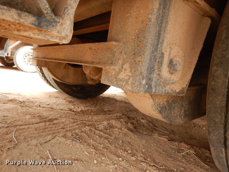 image for item DM2823 1995 Fontaine  oilfield trailer