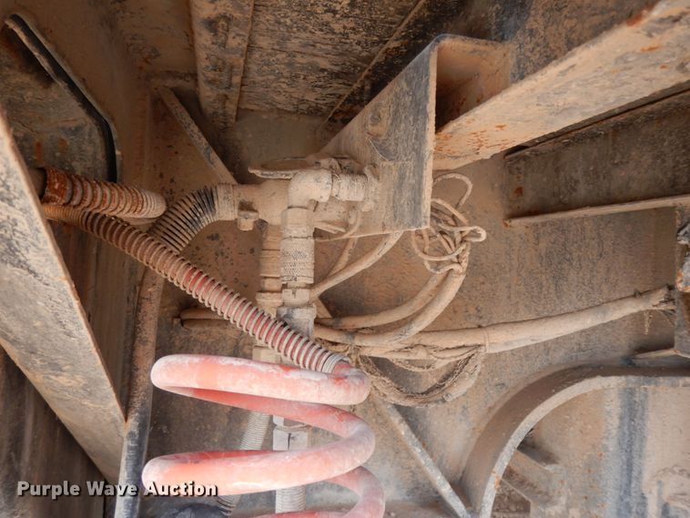 image for item DM2823 1995 Fontaine  oilfield trailer