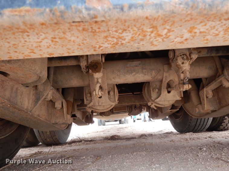 image for item DM2823 1995 Fontaine  oilfield trailer