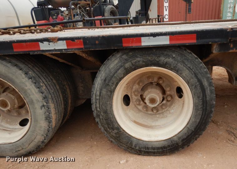 image for item DM2823 1995 Fontaine  oilfield trailer