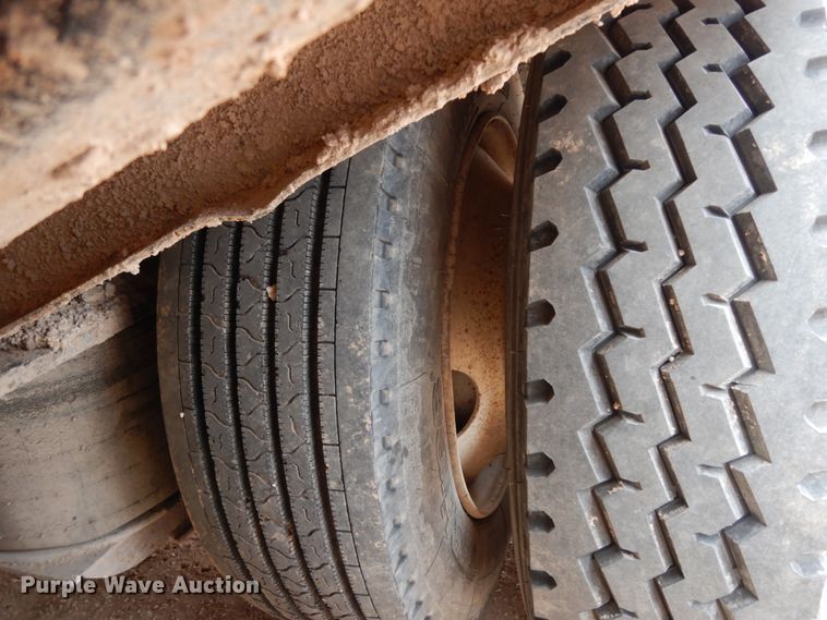 image for item DM2823 1995 Fontaine  oilfield trailer