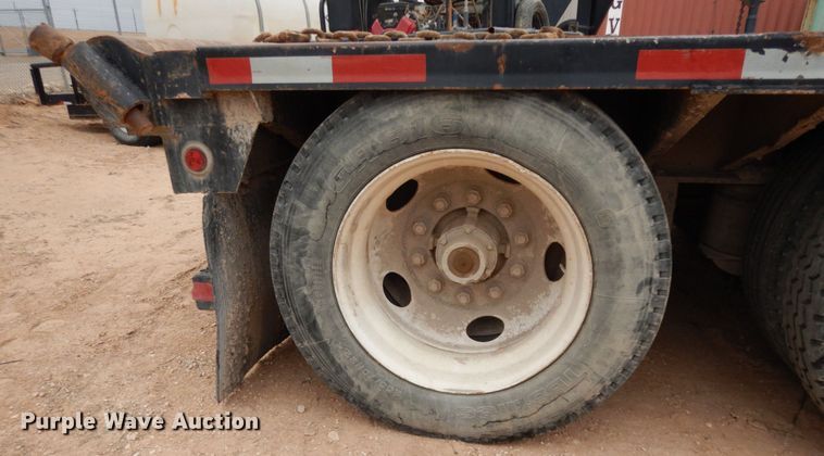 image for item DM2823 1995 Fontaine  oilfield trailer