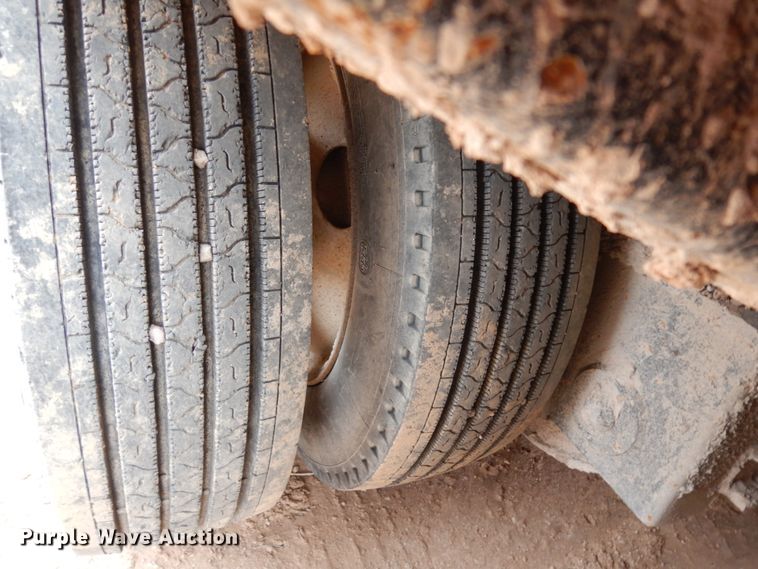 image for item DM2823 1995 Fontaine  oilfield trailer