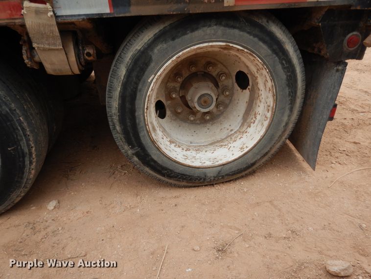 image for item DM2823 1995 Fontaine  oilfield trailer