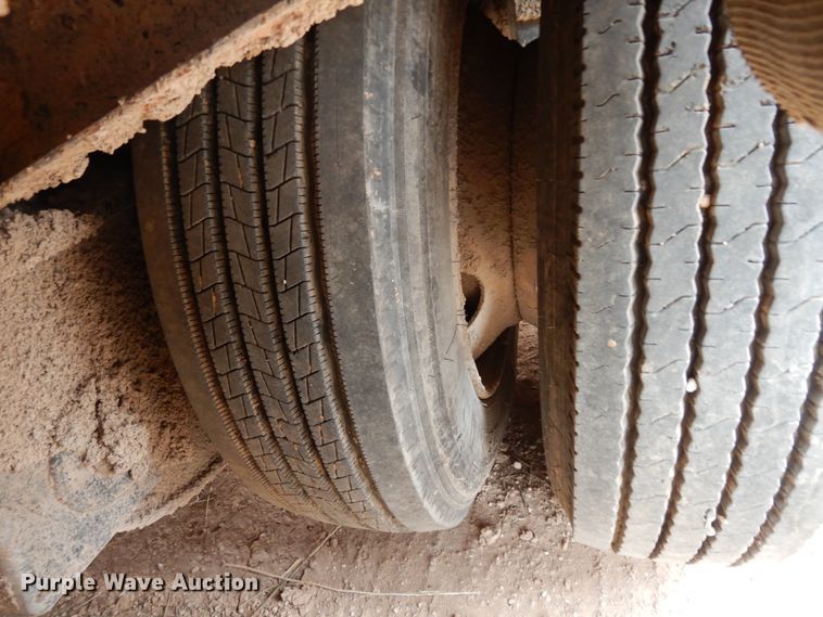 image for item DM2823 1995 Fontaine  oilfield trailer