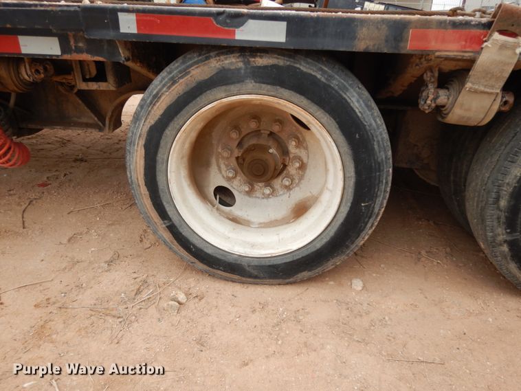 image for item DM2823 1995 Fontaine  oilfield trailer