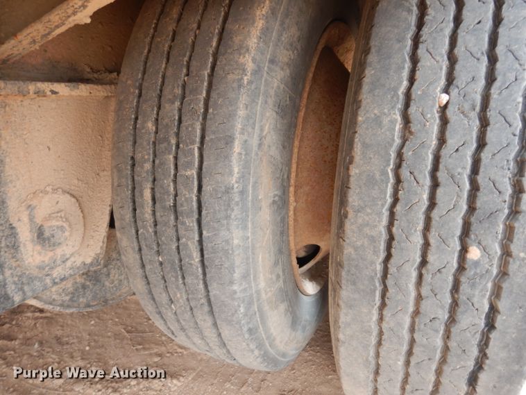 image for item DM2823 1995 Fontaine  oilfield trailer