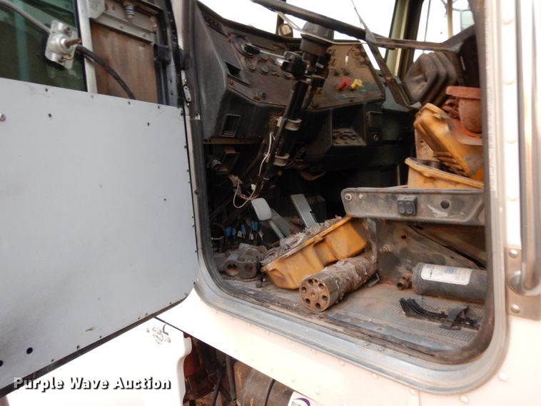 image for item DM2838 1997 Peterbilt 378  semi truck