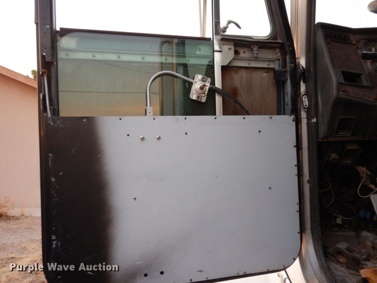 image for item DM2838 1997 Peterbilt 378  semi truck